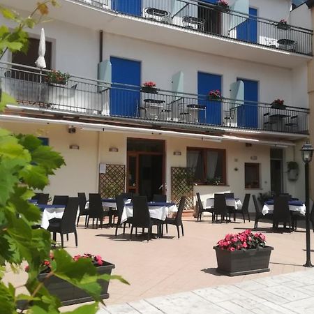 Hotel Luisa Бренцоне-суль-Гарда Экстерьер фото