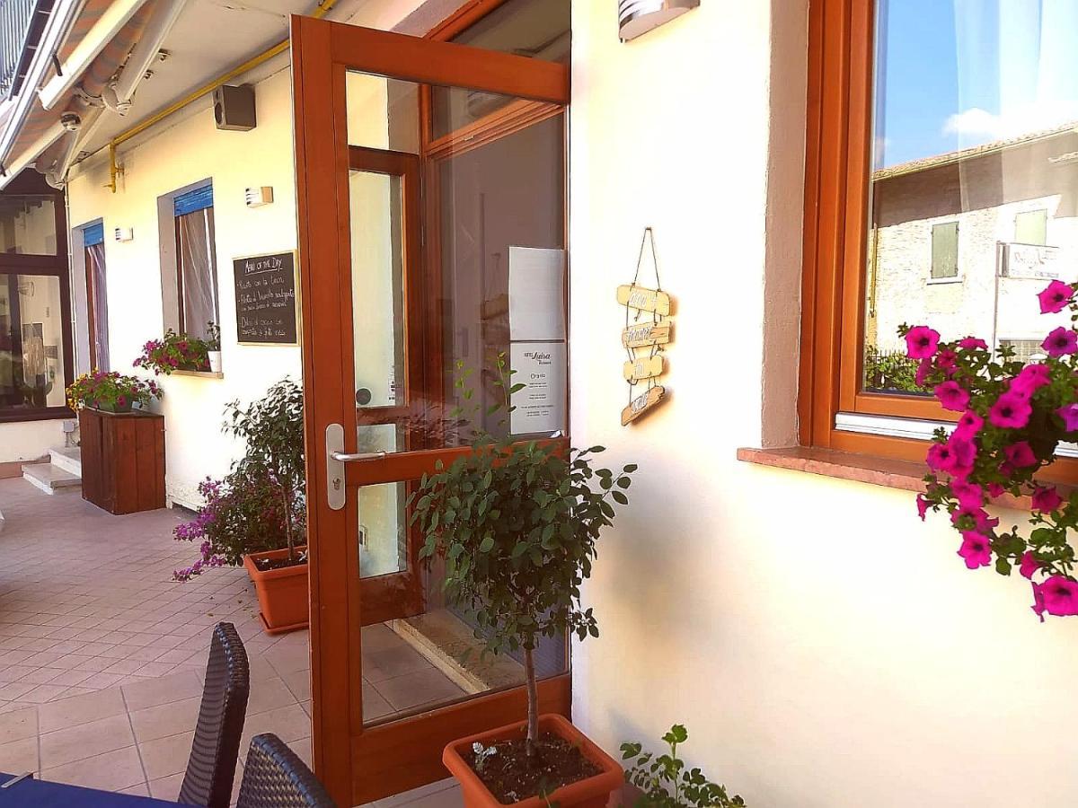 Hotel Luisa Бренцоне-суль-Гарда Экстерьер фото