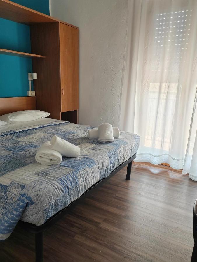 Hotel Luisa Бренцоне-суль-Гарда Экстерьер фото
