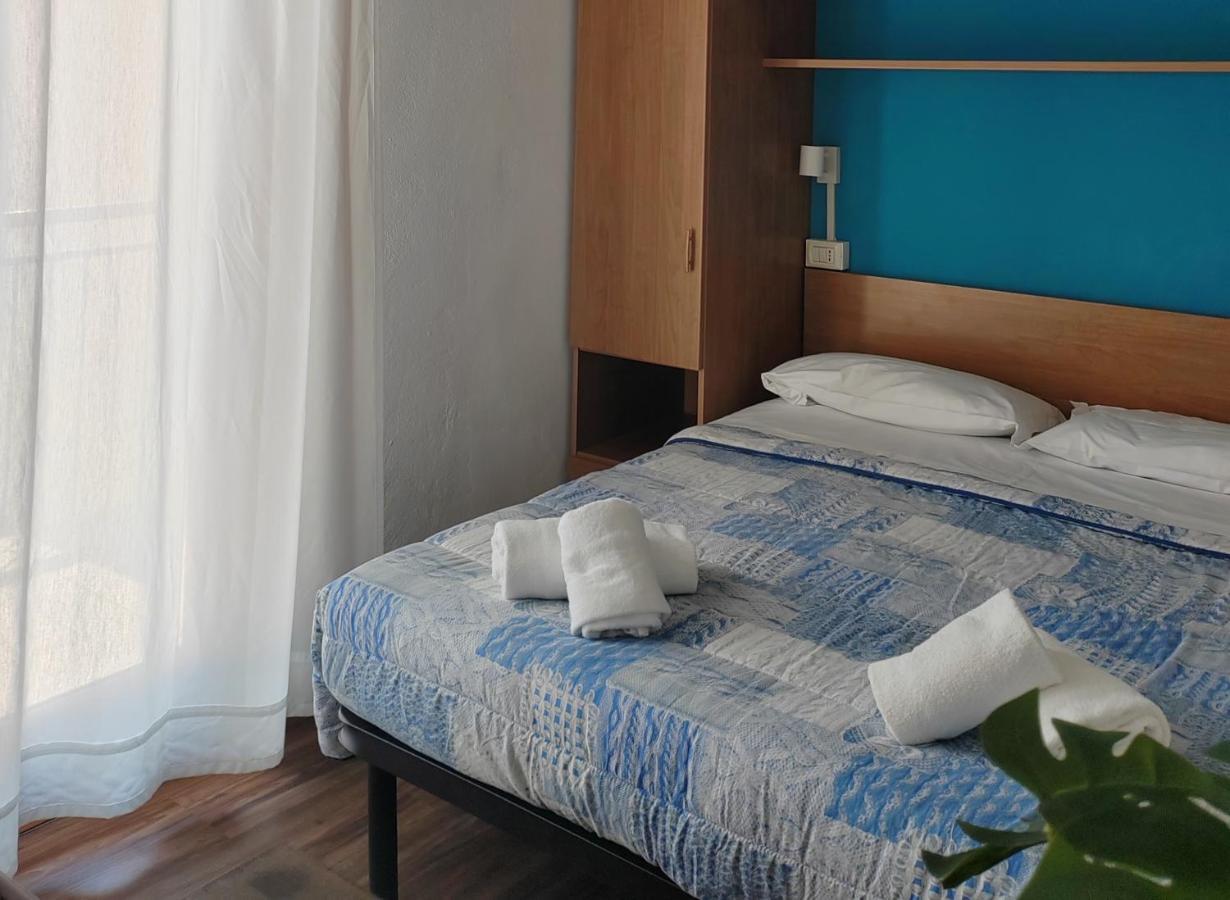 Hotel Luisa Бренцоне-суль-Гарда Экстерьер фото