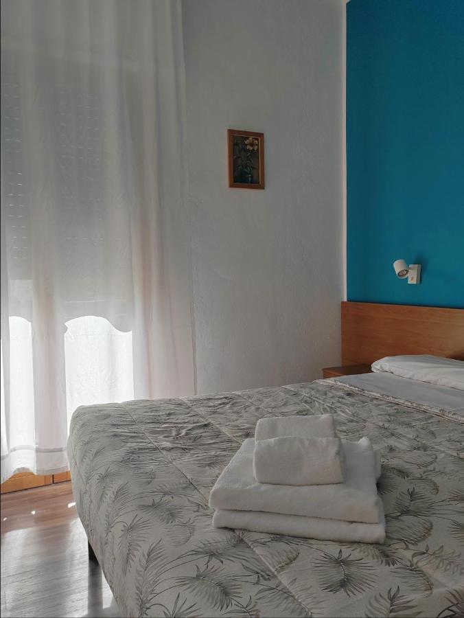 Hotel Luisa Бренцоне-суль-Гарда Экстерьер фото