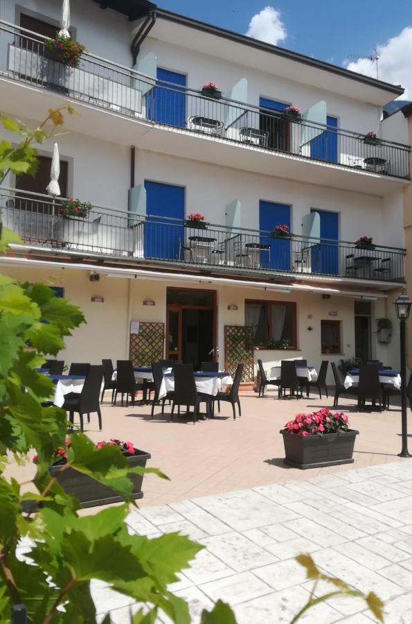 Hotel Luisa Бренцоне-суль-Гарда Экстерьер фото